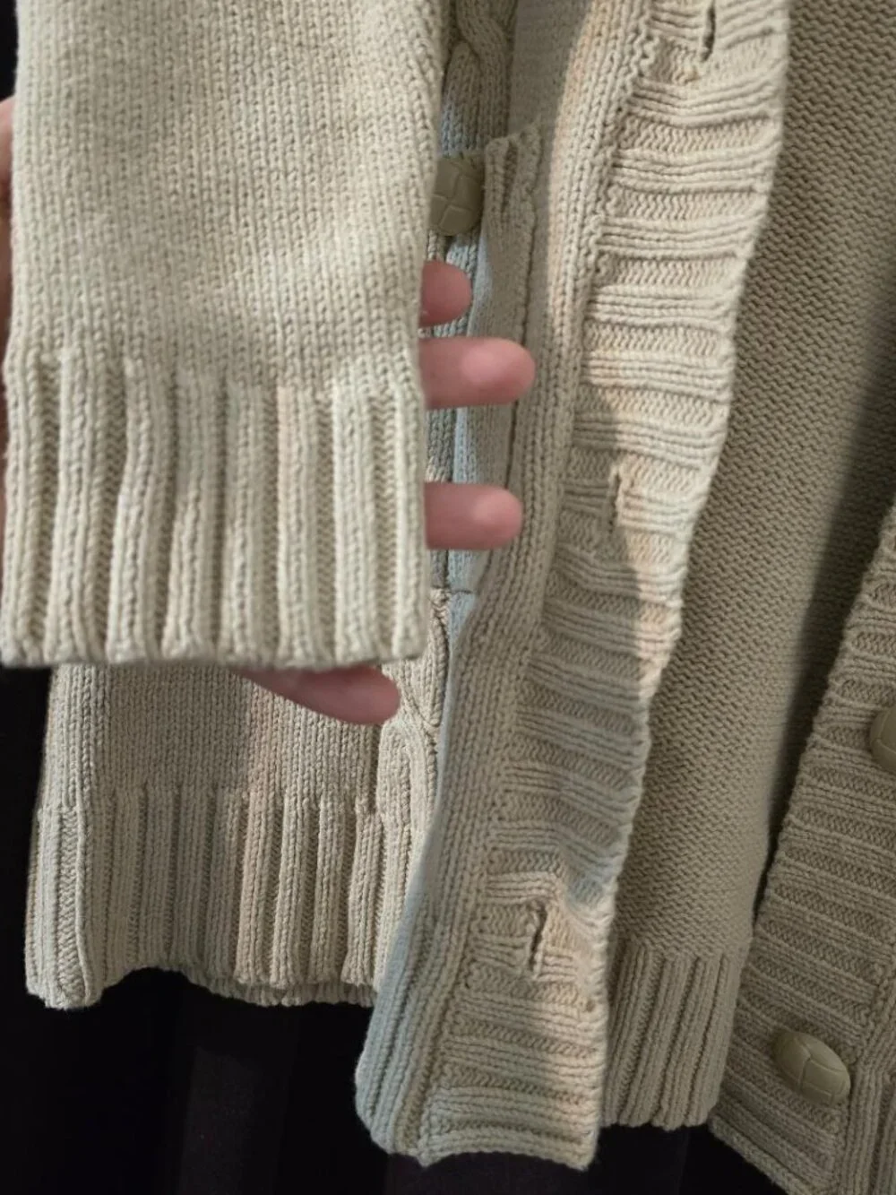 NWOT M (L-Runs Small) Arizona Jean Company Tan /Beige Cardigan L-Sleeves Sweater
